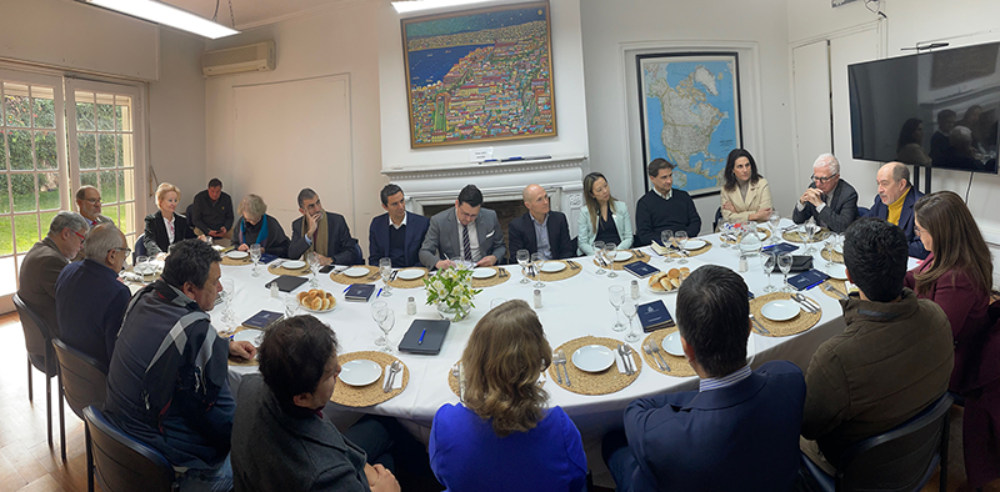 El ex Embajador ante la OMC se reunión con académicos, profesionales y alumnos del IEI.