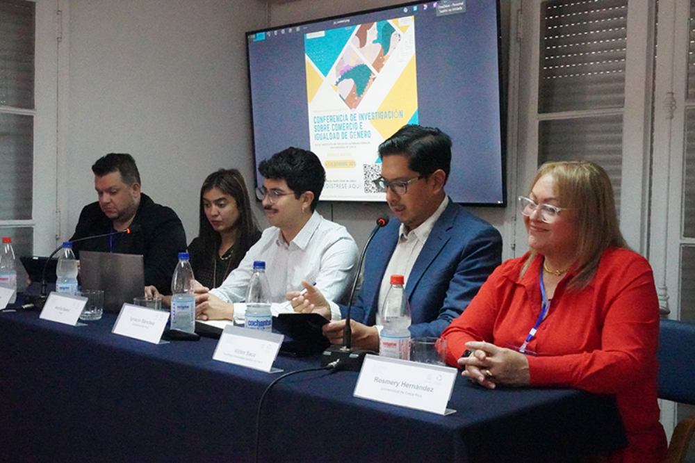 La Mesa de Representantes de las Cátedras OMC fue moderada por el prof. del IEI, Ignacio Sánchez. En ella participaron Gerald Solano, Amrita Bahri, Víctor Saco y Rosemary Hernández.