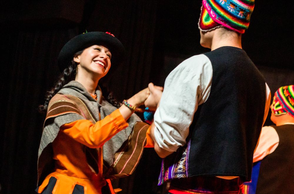 El Ballet Folkloricó Antumapu presentó la coreografía de "Canción Quechua", uno de los poemas de la Premio Nobel.