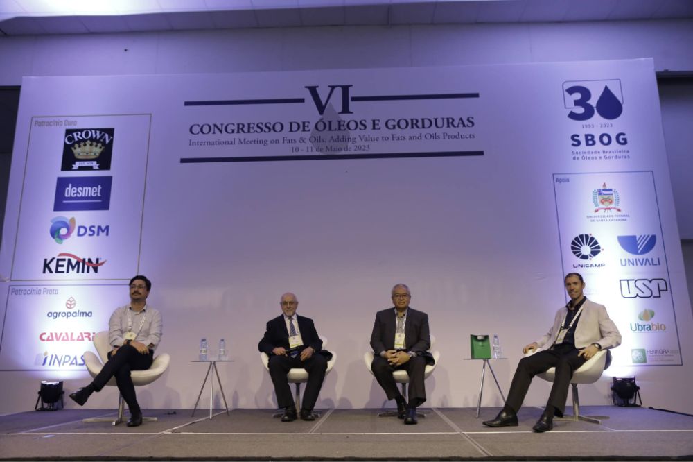 La Sociedad Brasilera de Grasas y Aceites (SBOG) celebró sus 30 años con un semnario en el que partició el profesor Adriano Costa de Camargo, Jefe de la Unidad de Nutrición Básica del Instituto de Nutrición y Tecnología de los Alimentos de la Universidad de Chile.