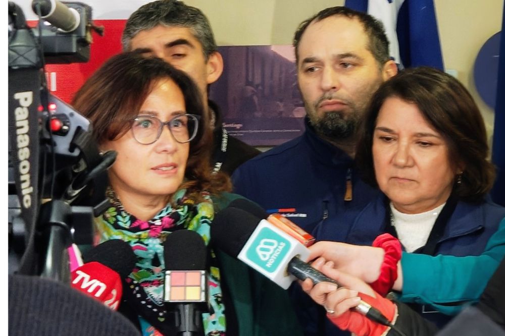 Carmen Gloria Yáñez, directora de Asistencia Técnica del INTA de la U. de Chile, y la Seremi de Salud de la Región Metropolitana (S), Alejandra Hernández.