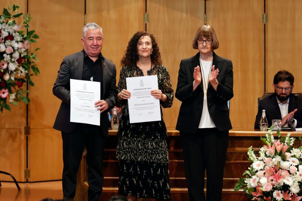 Francisco Pérez Bravo, Director del INTA U. de Chile; la Profesora Titular Ana María Garmendia; y Rosa Devés, Rectora de la Universidad de Chile