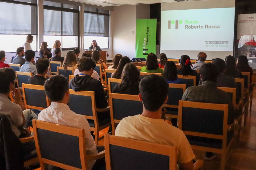 ceremonia entrega beca Techint