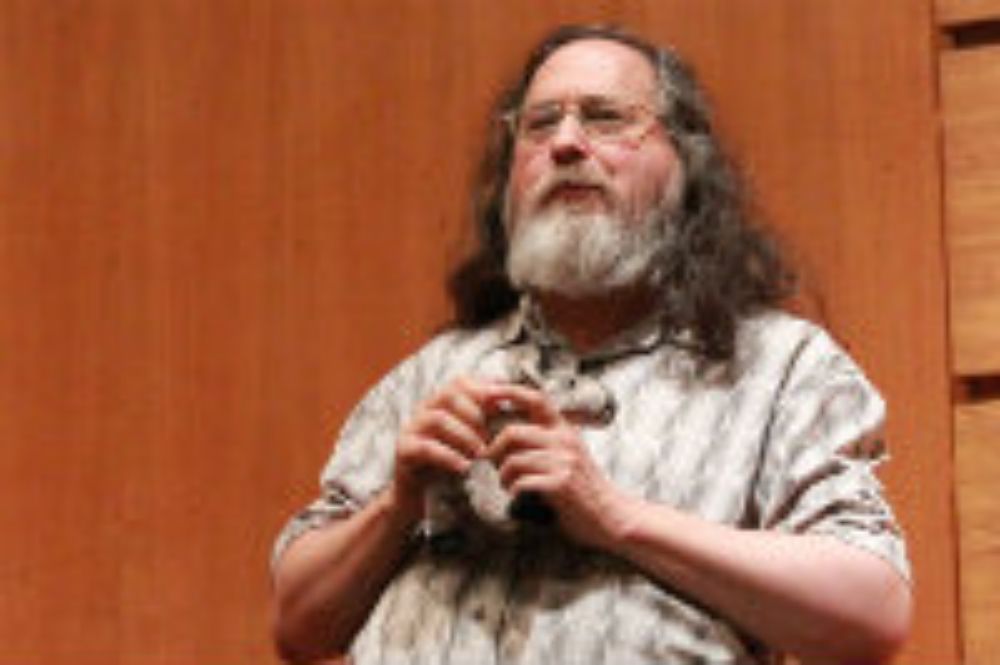 El programador estadounidense también acuñó el concepto del Copyleft en contraparte a los Copyright (derechos de autor).