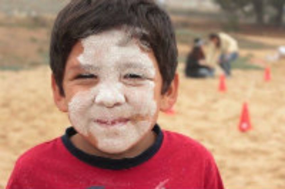 El proyecto 100 Sonrisas llevó a 100 niños en condición de vulnerabilidad a conocer el mar.