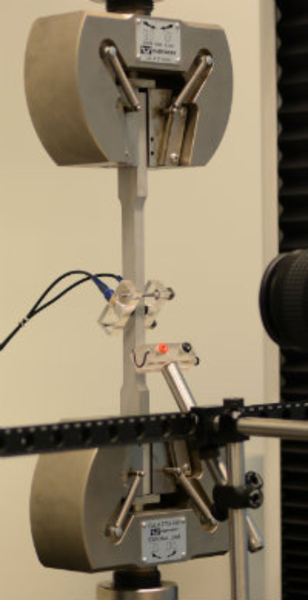 "El proyecto usó como técnica fundamental el ultrasonido ¿usamos sonidos a alta frecuencia, medimos propiedades mecánicas de muestras metálicas que sufren procesos de deformación", dijo Mujica.