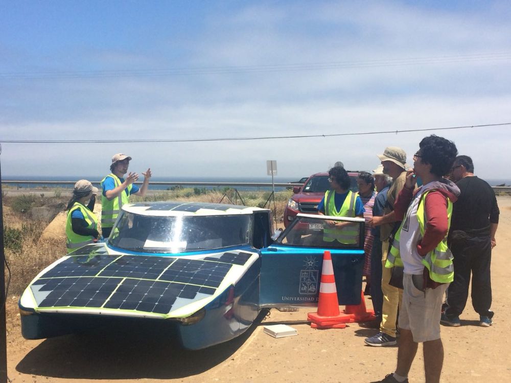 DIA 1: El Eolian Fénix cargándose de energía solar cerca de Los Molles, Región de Valparaíso.