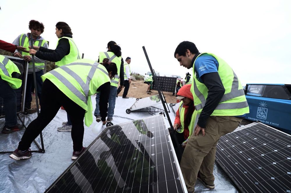 DIA 2: Eolian Fénix cargando baterías cerca de Canela, Región de Coquimbo.