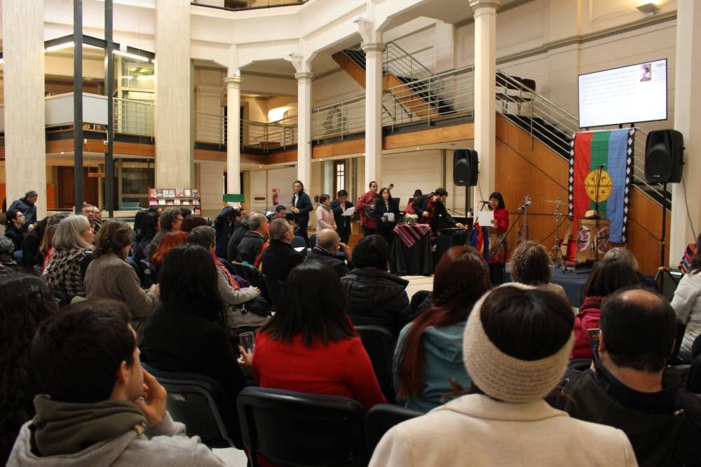 El lanzamiento reunió a funcionarios, académicos y estudiantes de la FCFM.