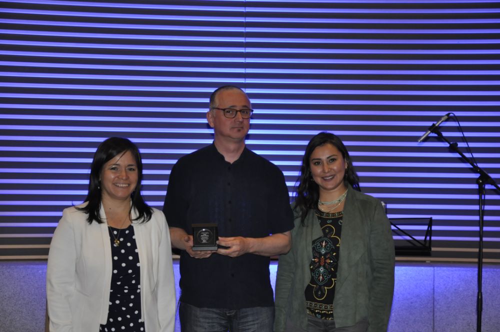 El profesor Andrés Monares, de Ethics, cumplió 20 años de servicio.