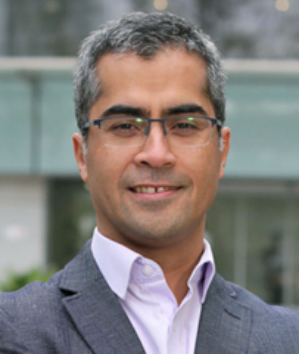 El Prof. Williams Calderón es el director del centro CASE.