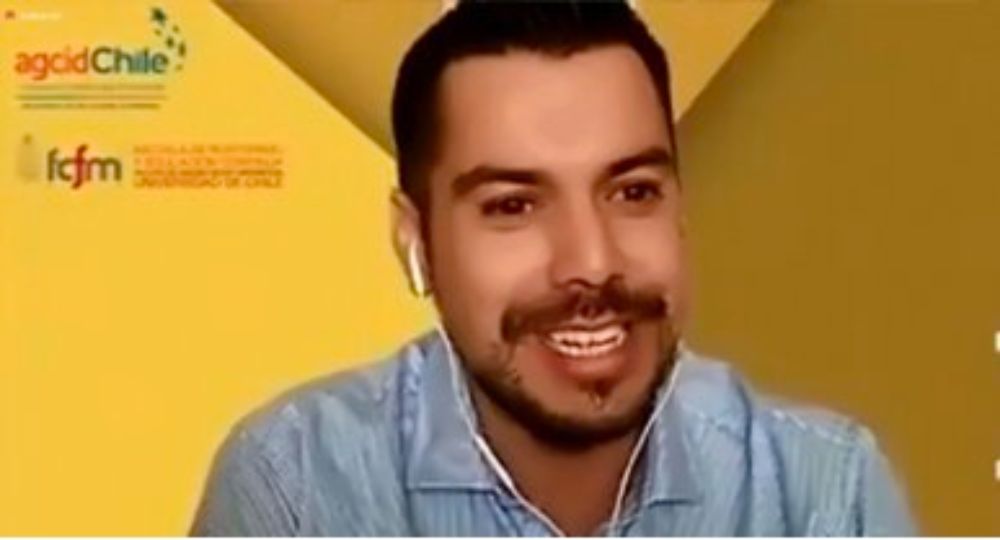 Jorge Cancino Becerras, Sub Director de Educación Continua dando las palabras de inicio