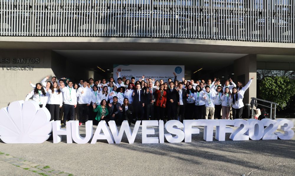 Foto oficial del cierre del programa Huawei Seeds for the Future 2023