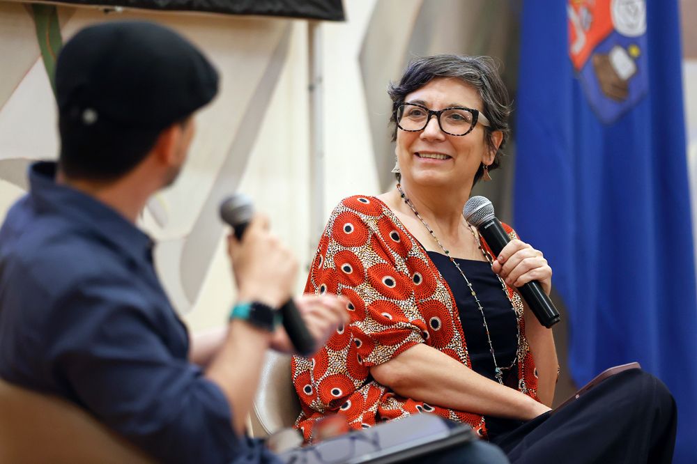 "Hay muchos libros publicados sobre Mistral que están dando vuelta. Pero encontrarla a ella reeditada no es fácil”, indicó Falabella.