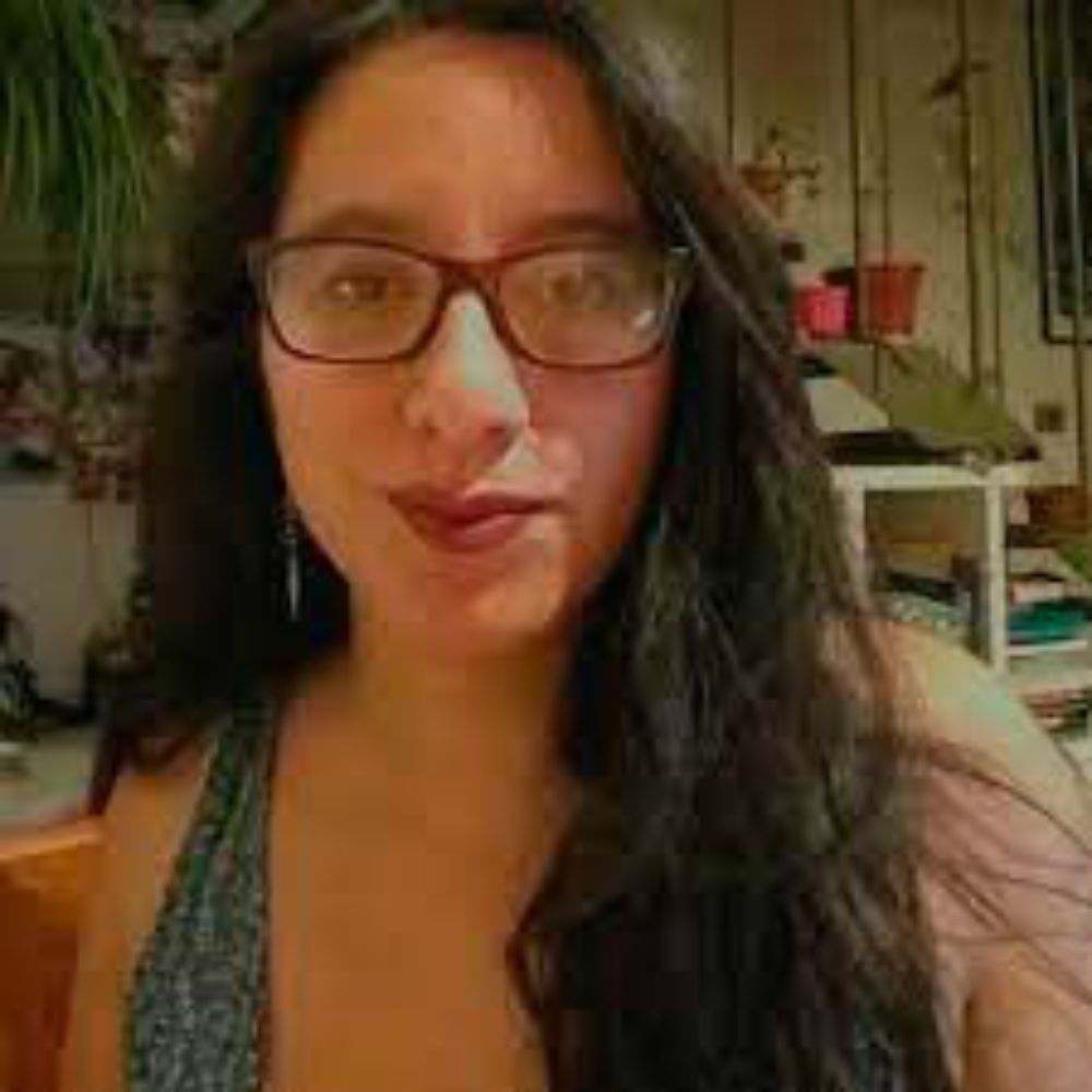 La académica de la ESP, Dra. Andrea Álvarez, señaló que la pandemia significó un retroceso en las atenciones para las mujeres, debido a que implicó un reordenamiento de las prestaciones de salud que sólo priorizó las atenciones ligadas al proceso reproductivo. 