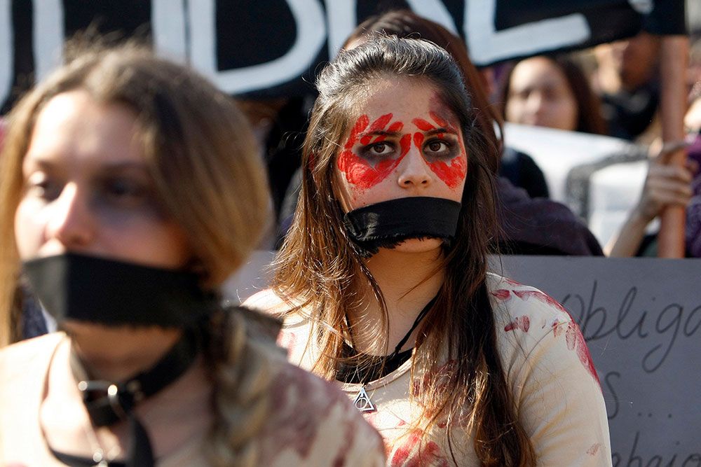 El género es una de las determinaciones sociales debido a que surgen diversas brechas en el acceso y en la atención, las cuáles se acentúan en situaciones de crisis, como las vividas durante la pandemia.