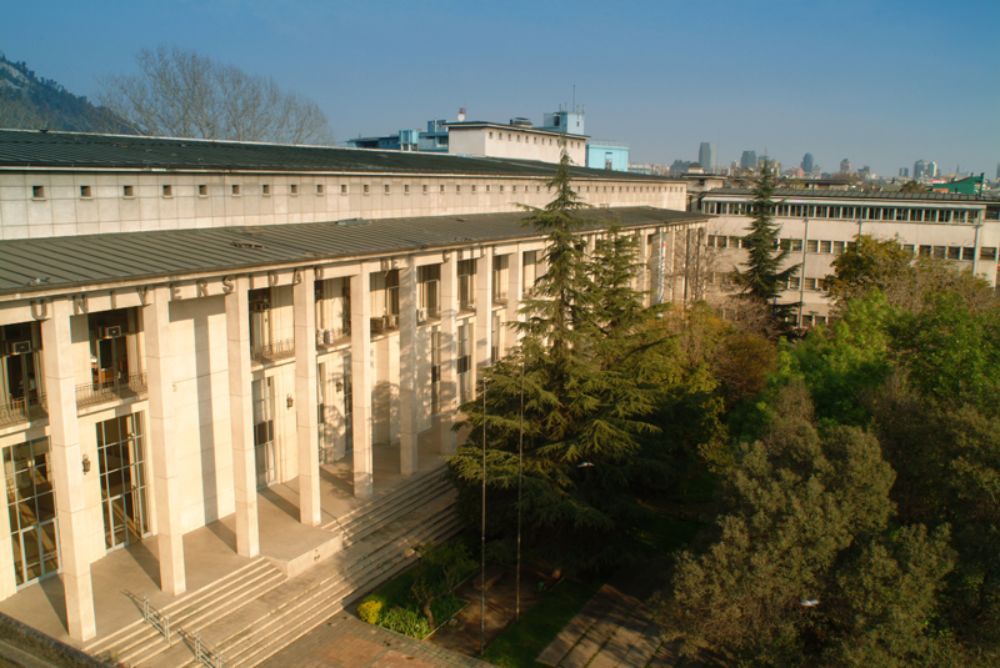 Fachada edificio Facultad de Medicina