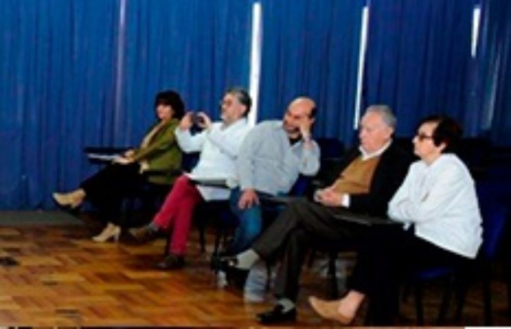 Los panelistas del encuentro fueron los doctores Juan Villagra, Rubén Dueñas y Rodolfo Armas Merino, además de la ex funcionaria Cristina Tapia.
