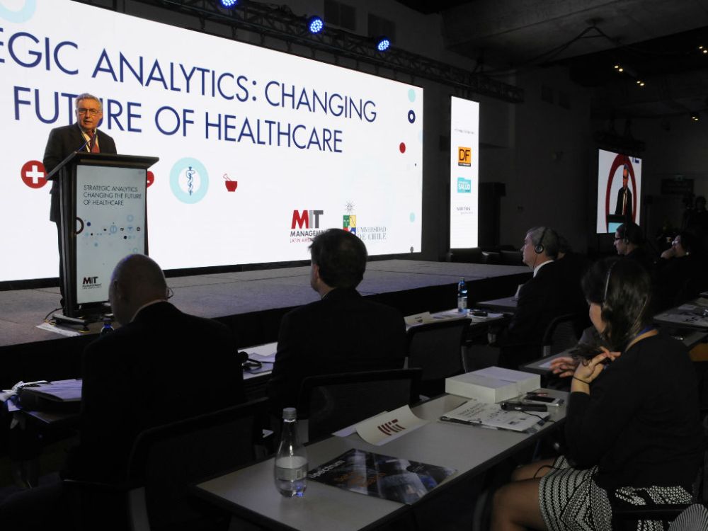 El rector de la Universidad de Chile, doctor Ennio Vivaldi, inauguró el encuentro. 