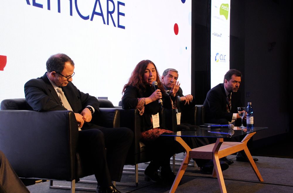 La doctora Begoña Yarza se refirió a la relevancia de los derechos de los pacientes en su modelo de gestión en el Hosp. Exequiel González Cortés. 