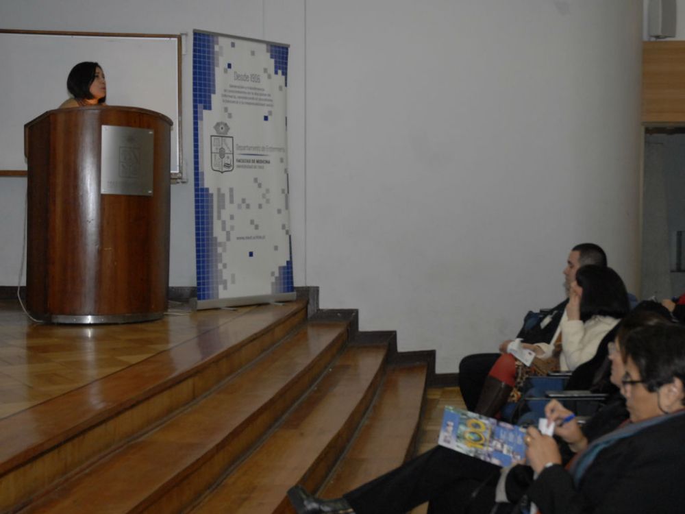 La profesora Silvana Castillo destacó como un deber institucional el "hacer presencia, abrir caminos y crear oportunidades para que la enfermería en salud mental comunitaria se fortalezca". 