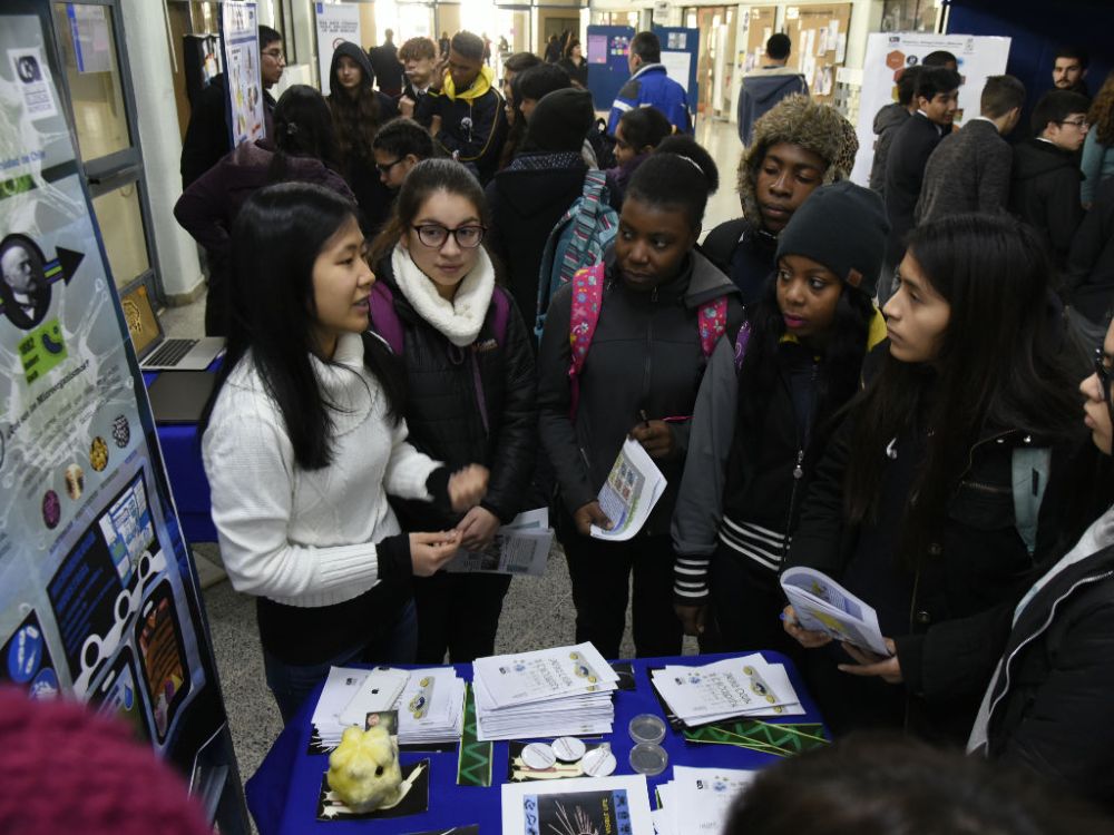 A la actividad asistieron escolares de 2do medio de tres liceos de Independencia. 