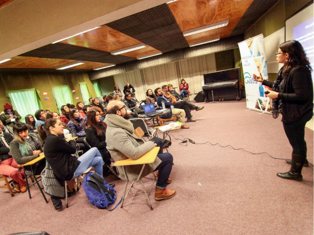 La doctora Claudia Cortés durante su conferencia