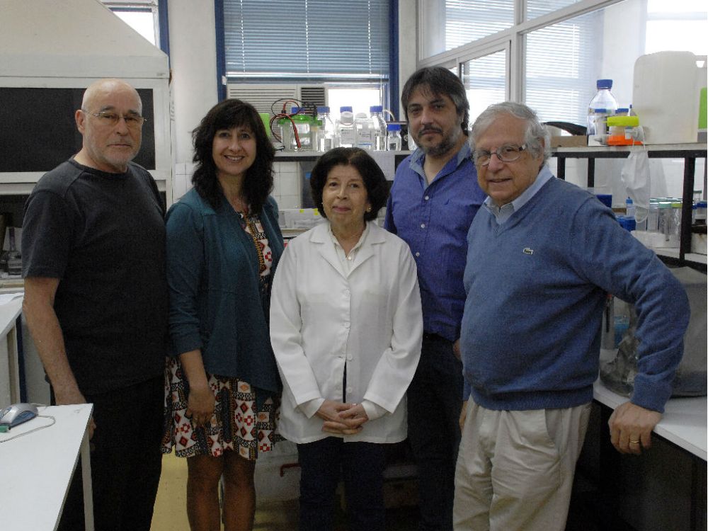 Doctores Mario Herrera Marschitz, Paola Morales, María Elena Quintanilla, Marcelo Ezquer -de la UDD- y Yedy Israel.