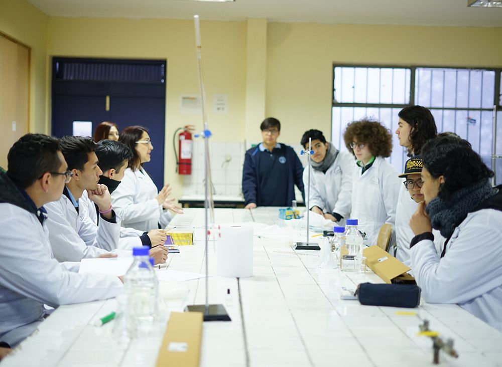 Equipo liderado por la profesora Alejandra Espinosa se trasladó hasta el Liceo Arturo Alessandri Palma 