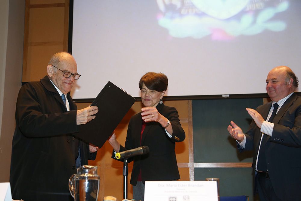 La ACM reconoció a través de este nombramiento, la trayectoria y obra de investigadores distinguidos que radican fuera de México y que han contribuido a desarrollar la ciencia en nuestro país.