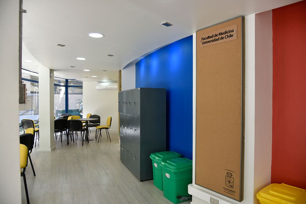 Sala de estar para estudiantes en patio de Anatomía