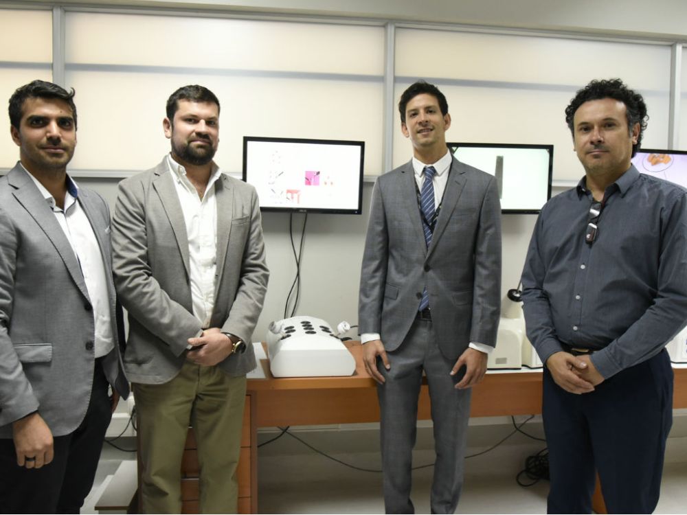 Los gestores del nuevo simulador Enrique Cari, Óscar Miranda, Boris Marinkovic y Rodrigo Mejías. 