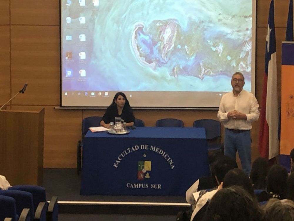 El doctor Leonardo Urrutia destacó la exitosa participación de los residentes del programa de formación de especialistas en medicina general familiar. 