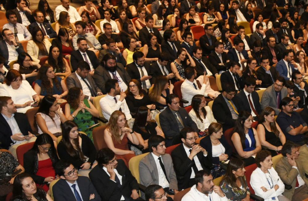 La ceremonia se realizó en el Aula Magna de la Facultad de Medicina