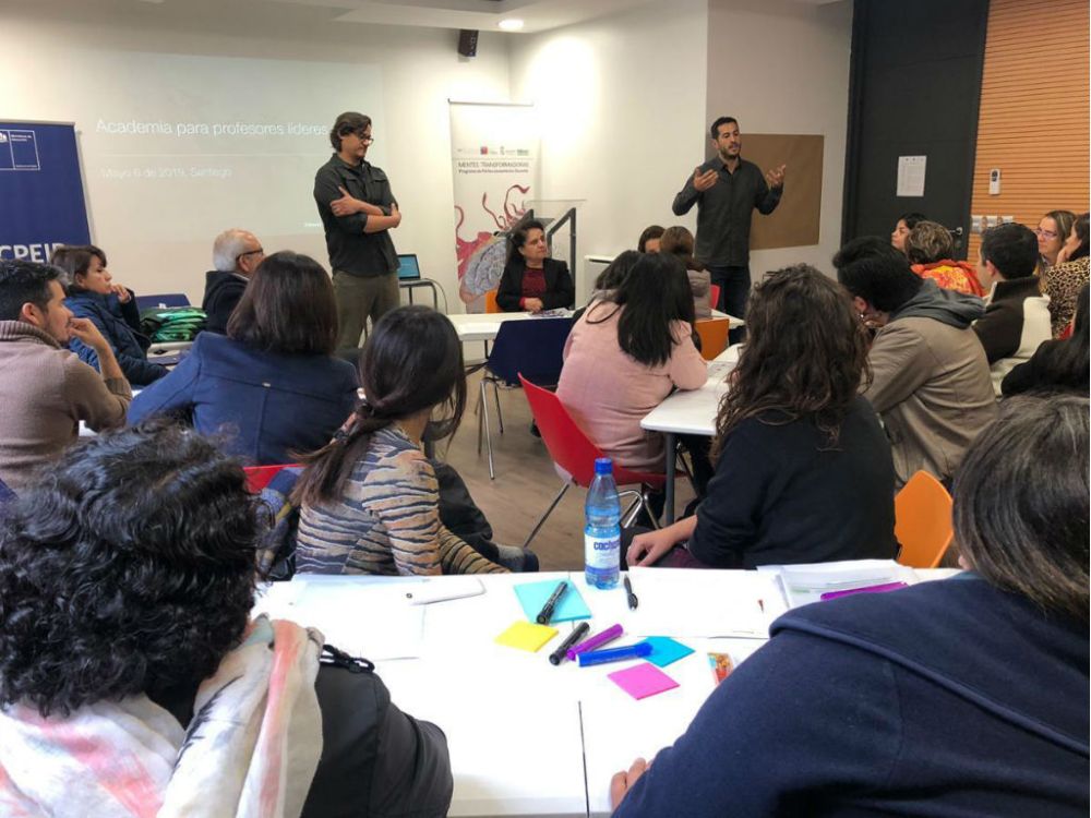 Los docentes participan de las actividades preparadas por BNI. 