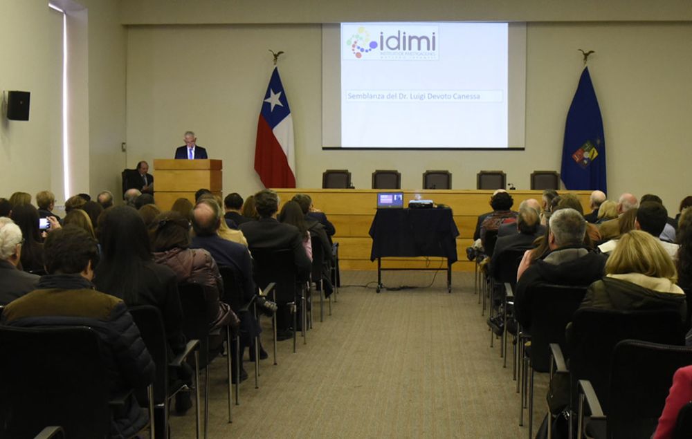 La ceremonia congregó a autoridades e investigadores, funcionarios del IDIMI, miembros del Hospital San Borja Arriarán y representantes de sociedades científicas.