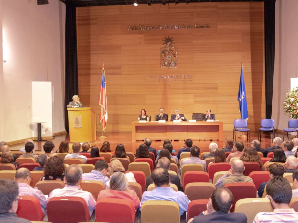 El doctor Manuel Kukuljan relevó la destacada carrera científica y docente de los homenajeados