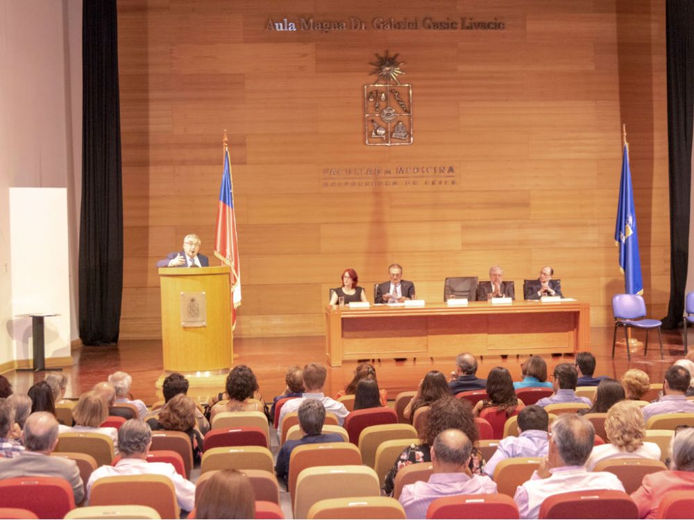 El doctor Ennio Vivaldi destacó el rol de la educación pública en la generación de adhesión social, fundamental en la formación que los doctores homenajeados recibieron y entregaron