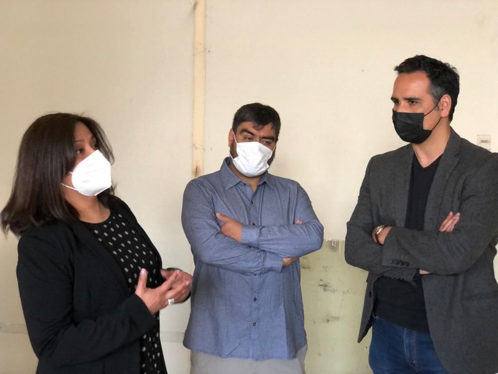 Profesora Verónica Aliaga; ClaudioOyanedel, director Económico y de Gestión Institucional, y profesor Gonzalo Rivera. 