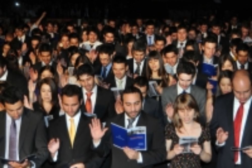 La generación 2012 durante su juramento de Hipócrates.