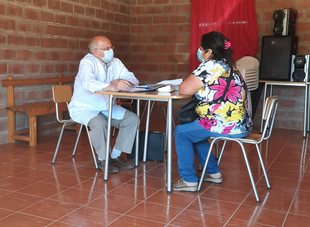 El doctor Werner Apt durante los operativos realizados en las zonas endémicas de la Región de Coquimbo