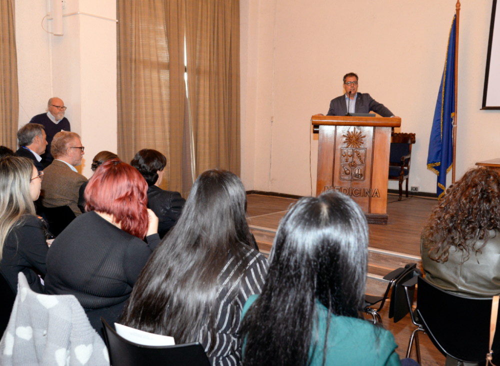 El doctor Emilio Herrera celebró "la publicación de la Historia de la Parasitología Chilena, pues este libro representa no solo una sólida base científica y médica de esta disciplina, sino que además es un ejemplo digno de ser imitado por futuras generaciones"