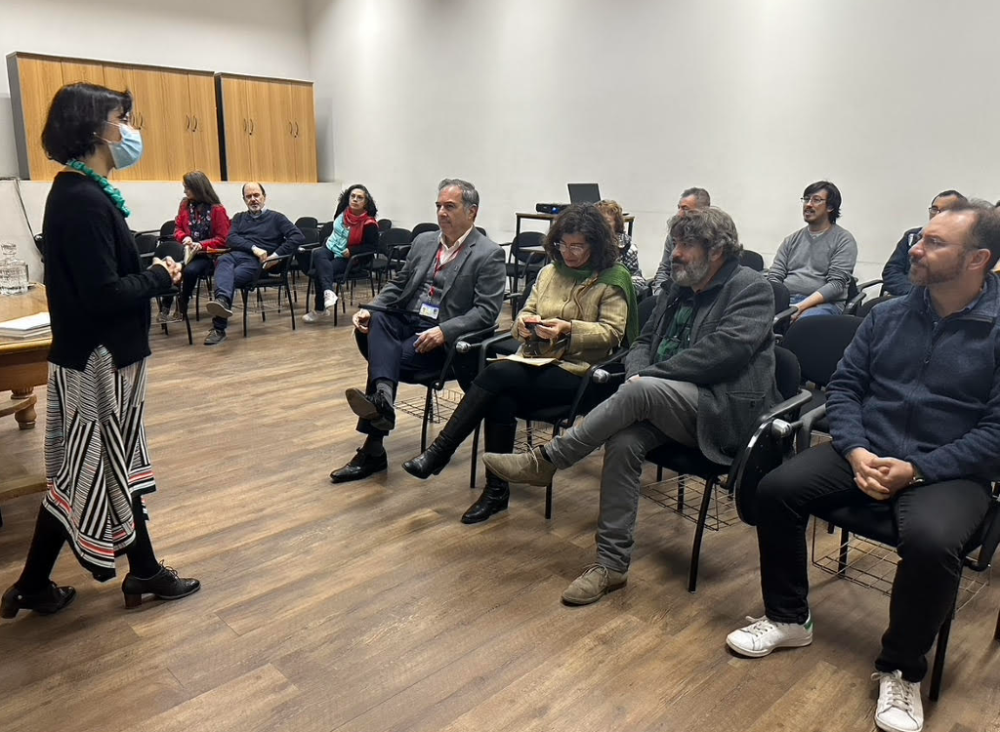 En el encuentro participaron el decano de la Facultad de Medicina, doctor Miguel O'Ryan; la psicóloga Natalia Roa; el doctor Sergio Valenzuela y el profesor Manuel Guerrero, así como la directora del Departamento de Bioética y Humanidades Médicas, doctora Ana María Arriagada..