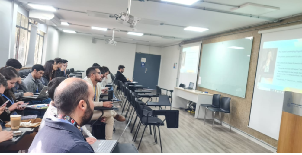 Ceremonia de bienvenida para nuevos residentes de psiquiatría adultos e infanto-juvenil ciclo 2024. La malla curricular del quinto año de medicina incluye el curso de psiquiatría. En séptimo año los estudiantes cursan el internado, con una duración de tres a cuatro semanas.