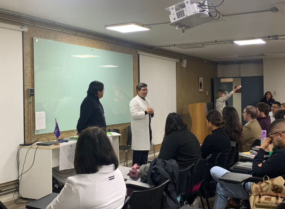 “Para que nuestros académicos sigan actualizándose en la pedagógica universitaria hemos destinado espacios en nuestras reuniones clínicas, para abordar temas como buenas prácticas docentes y nuevas herramientas docentes en salud mental” declara Pablo Gaspar,  director de la CPU. 