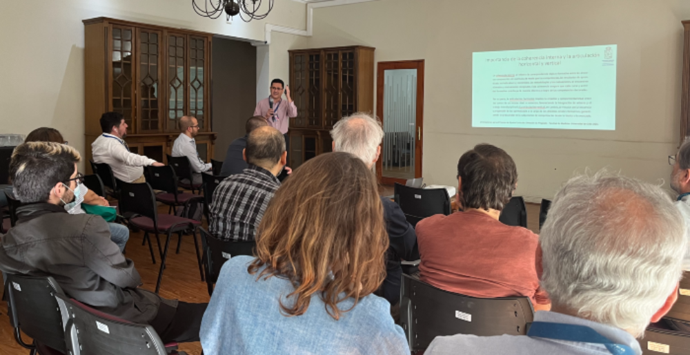 El encuentro fue liderado por los doctores Guillermo Zepeda, subdirector de la Escuela de Medicina, y Álvaro Herrera, coordinador de la Unidad de Mejoramiento Continuo de la Educación