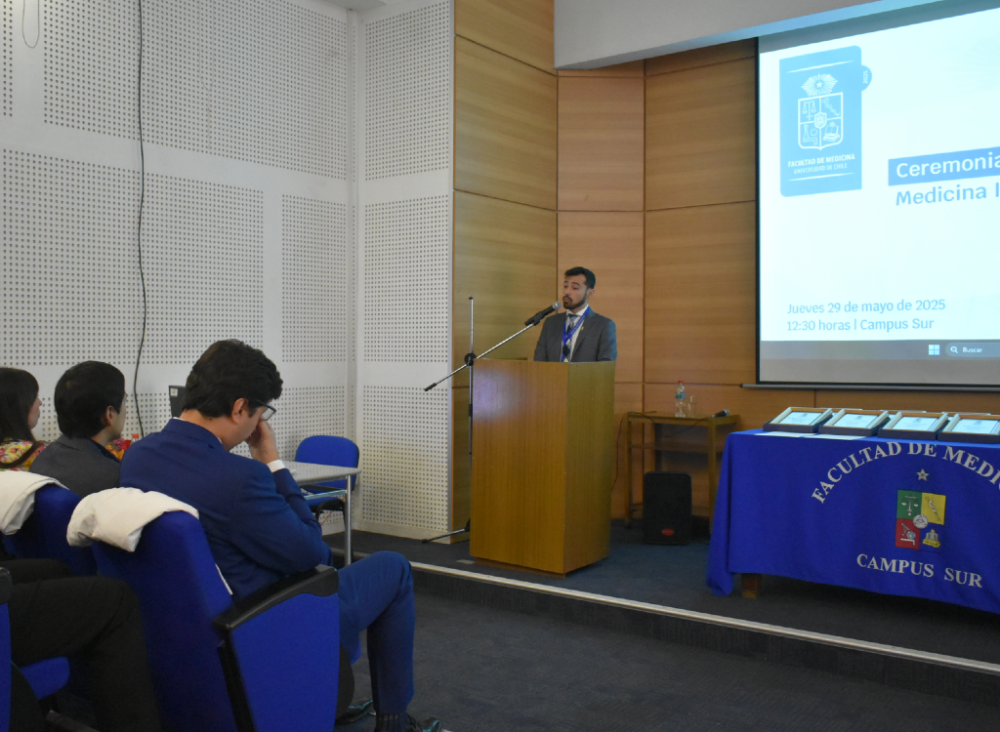 El doctor Felipe Carrillo destacó el trabajo y compromiso demostrado por los nuevos especialistas