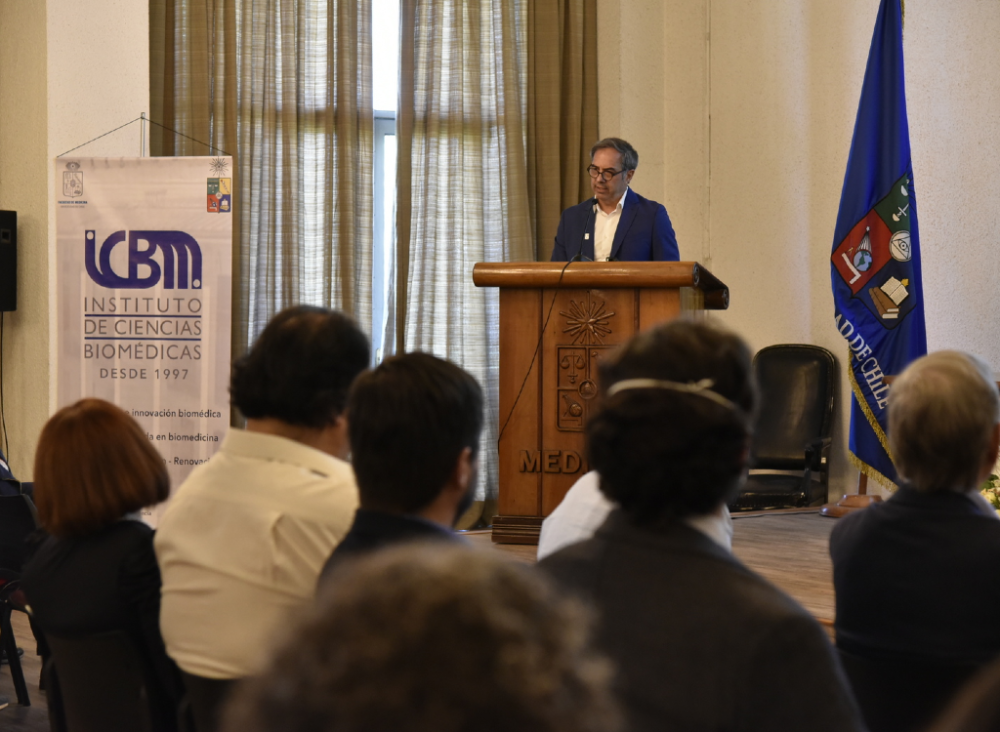 El doctor Miguel O'Ryan dijo a la comunidad del ICBM que, con miras al proceso de renovación, "deberemos superar las desconfianzas, incertidumbres y naturales temores con el diálogo franco y propositivo, propio de una comunidad académica de una institución señera que mira al futuro"