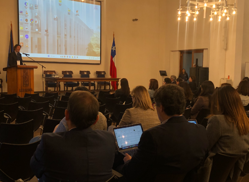 El profesor Pastenes, vicerrector de Asuntos Académicos de la Universidad de Chile,  destacó que la Facultad de Medicina ha aumentado constantemente su actividad en investigación.