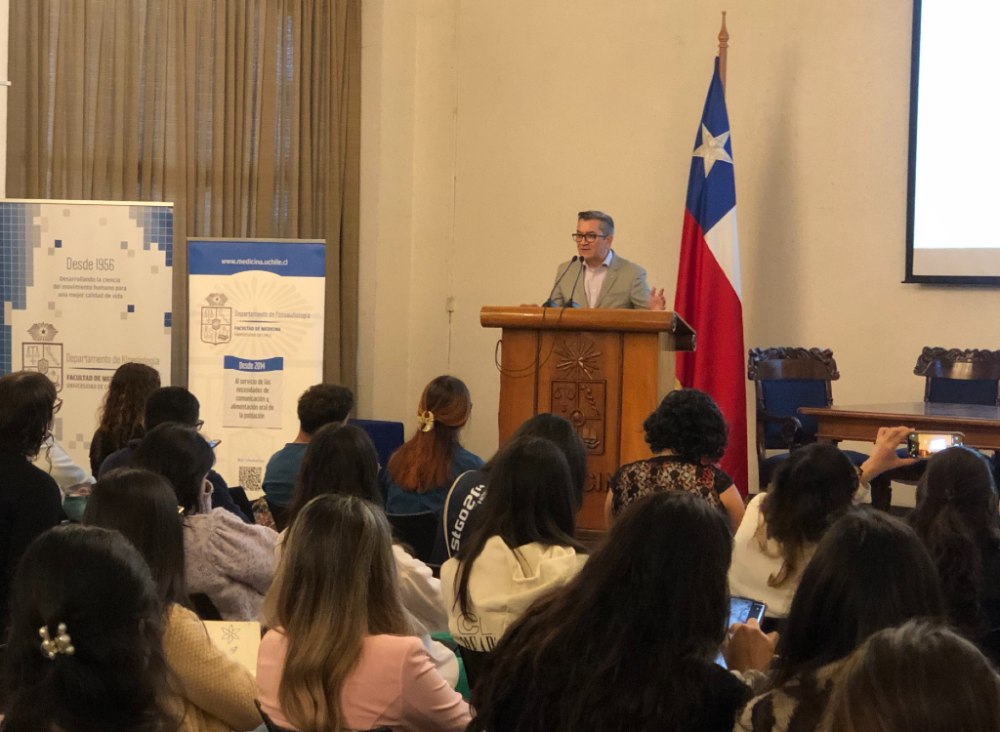 El profesor Claudio Tapia, director del Departamento de Kinesiología, dijo que "para nuestra unidad es una obligación y un compromiso apoyar actividades que tengan relación con la comunidad, trabajando por una sociedad más justa"
